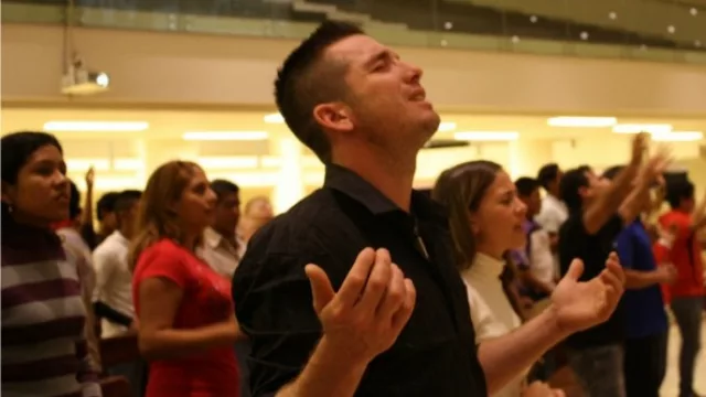 ¿Concurrís a alguna iglesia o templo religioso regularmente?