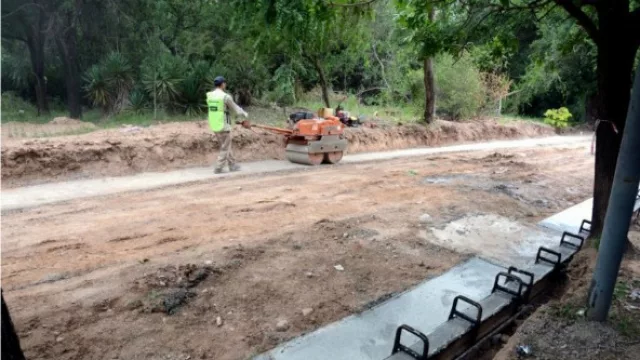 Quebrada de las Rosas: Mestre recorrió la obra de cordón cuneta y badenes de hormigón