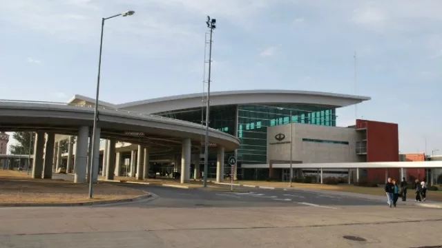 Entre un pasaje COR-AEP-COR a $ 2.500 por Latam o Aerolíneas Argentinas y uno a $ 1.567 por Andes, ¿cuál elegís?