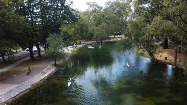 Se podía hacer y se hizo: se limpió la laguna del Parque Sarmiento