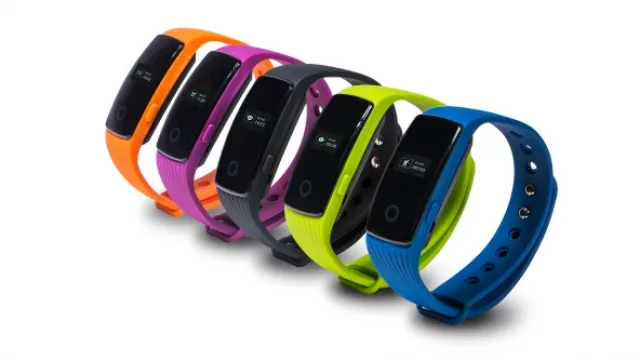 Una pulsera FIT con botón antipánico de la mano de Exo