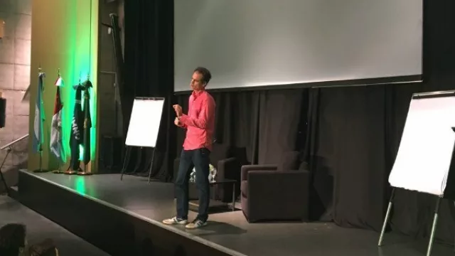 “Las empresas que trabajan la autoestima de sus empleados son más rentables” (de estructuras triangulares a circulares)