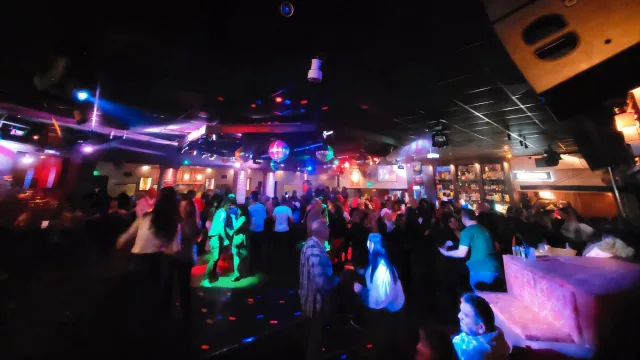 Juan Boliche, el ícono de las noches cordobesas que lleva 41 años de historia (con una segunda generación que asoma)