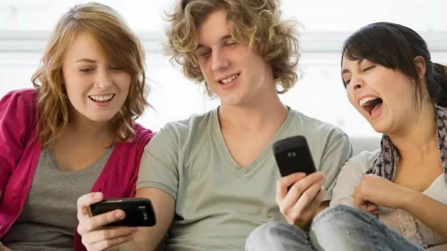  Nueve de cada diez personas conectadas a Internet en América Latina tienen un smartphone (más entre millennials)