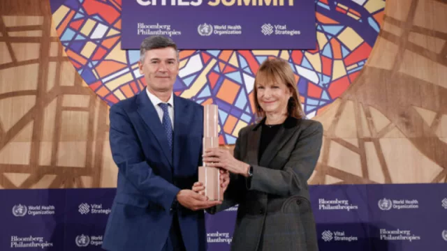 Ciudad de Córdoba recibió en París un premio a la excelencia en políticas alimentarias saludables en las escuelas municipales