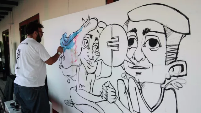 El artista Pito Campos, invitación especial de Allus, realizó su obra en vivo.