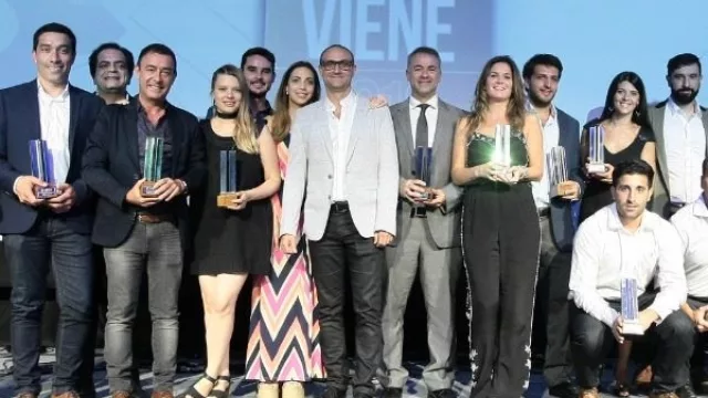 Johnny B Good es el equipo del año en Lo Que Viene de InfoNegocios (los más votados en cada categoría)