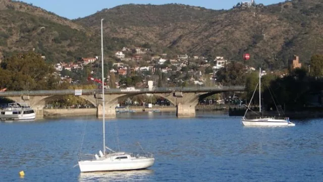 Está enojado con los tributos provinciales y dice...