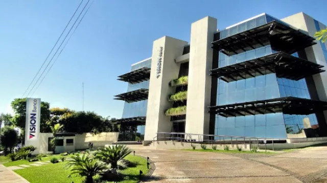 Visión Banco cumple años en PY y festeja con más servicios para sus clientes