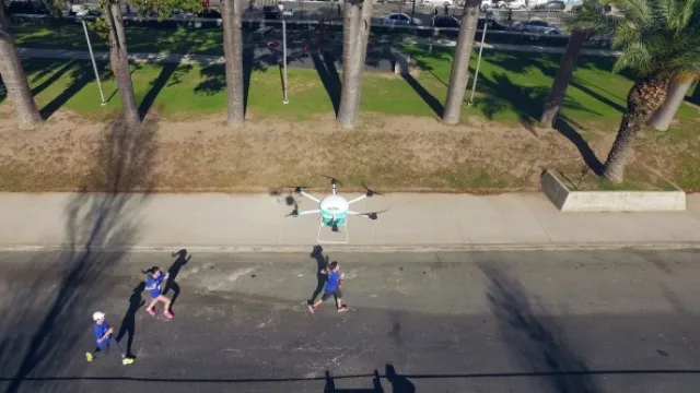 El dron de Vittal es pilotado por una persona, pero en el futuro podrá volar de manera autónoma.