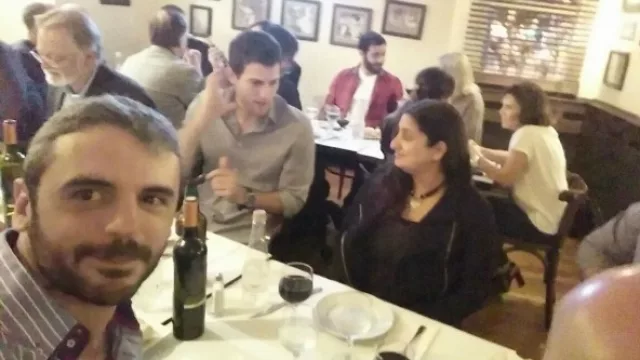 Una selfie junto a Chapter y Frank, el lunes por la noche en Novecento del centro de Córdoba.