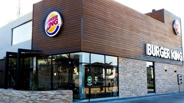 Alsea (Starbucks, Burger King y más) anuncia inversiones para generar 4.500 nuevos puestos de trabajo
