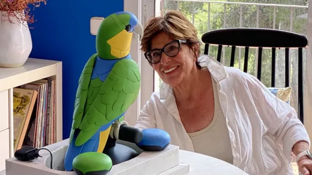 Onorato, el loro que ayuda a cuidar a adultos mayores: cómo funciona (y cuánto cuesta tener uno)