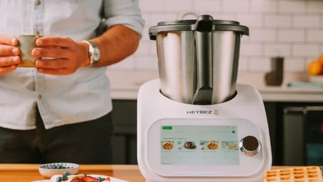 Desde Córdoba al país: Heybez, el robot de cocina que quiere competir con Thermomix (y cuesta un tercio)