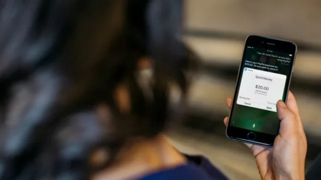 “Hola Siri: Pagá con Paypal”