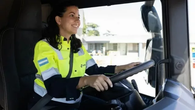 Holcim y la Universidad de Villa María convocan a mujeres que quieran capacitarse en la conducción de transporte de carga