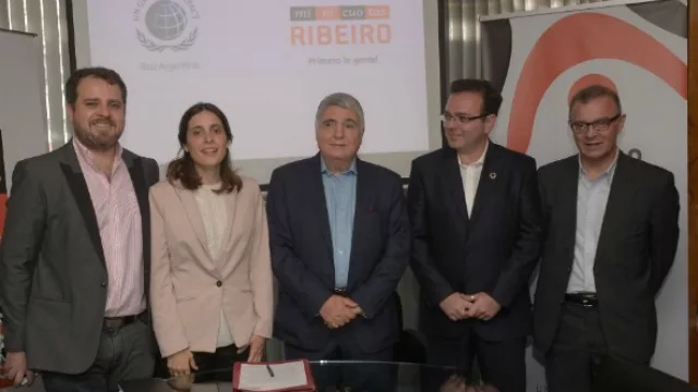 Manuel Ribeiro, junto a representantes del Pacto Global.