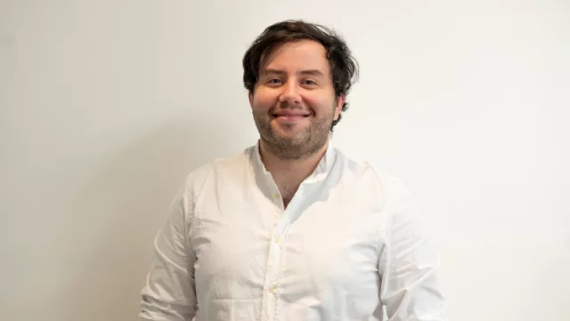 Cómo funciona Kuru, la solución para gastos corporativos (y recompensas) que no tiene app y corre por Whatsapp