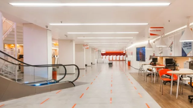 El Subte de Naranja vuelve a recibir pasajeros (suma color a la Peatonal de la ciudad)