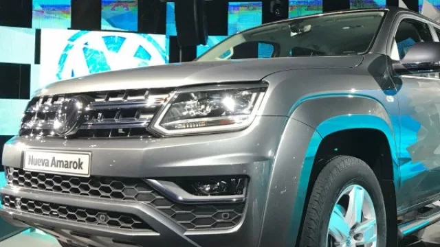 La nueva Amarok le canta retruco a la Hilux (restyling potenciado por la V6)