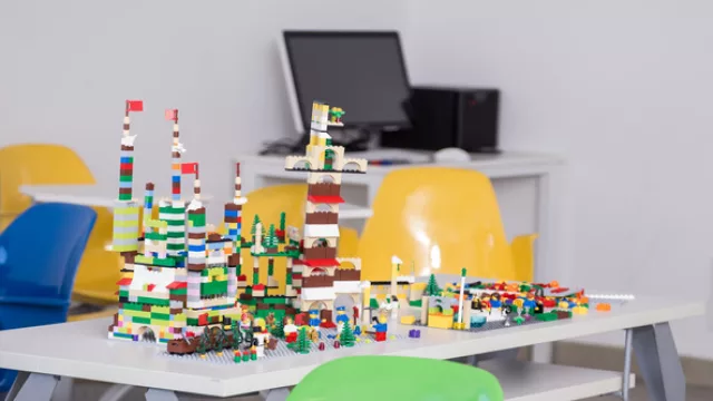 Un aula Lego permite tangibilizar procesos abstractos, modelizar y ser la plataforma de la metodología de design thinking que implementará la Siglo 21.