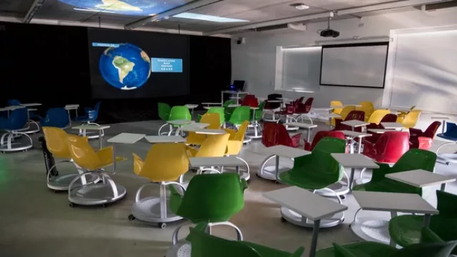 El aula de proyecciones tridimensionales y holográficas. La tecnología atraviesa todo el edificio y el proceso educativo de la Universidad Siglo 21.