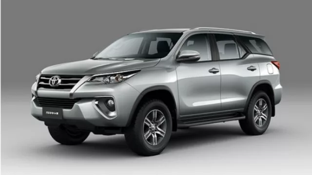 Lanzamiento: Toyota SW4 SR (cinco pasajeros)