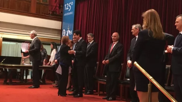 El Banco Nación premió a sus empleados con más años de servicio.