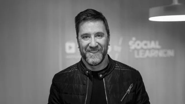 León Molina se retira de R´Evolution Education Group