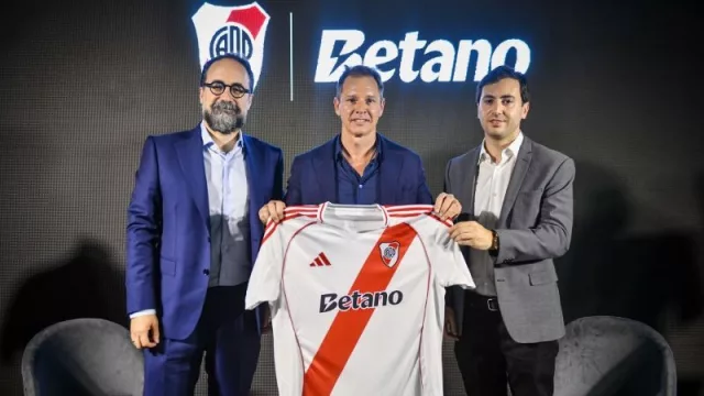 El millonario luce nuevo look: Betano se convierte en el main sponsor de River Plate (mirá cómo se ve la nueva "casaca")