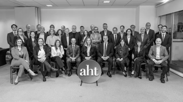 Gabriela Ferrucci reelegida presidente de la AHT (Salas en Córdoba)