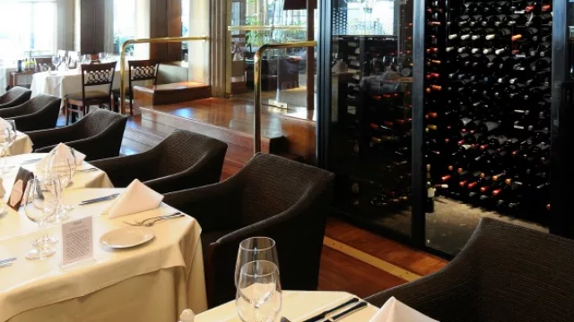 La cava de Sibaris propone los mejores maridajes con las exquisiteces de su carta.