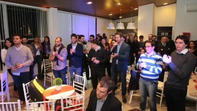 La joven audiencia escuchó con atención cada detalle para ganar la votación como mejor equipo de IT.