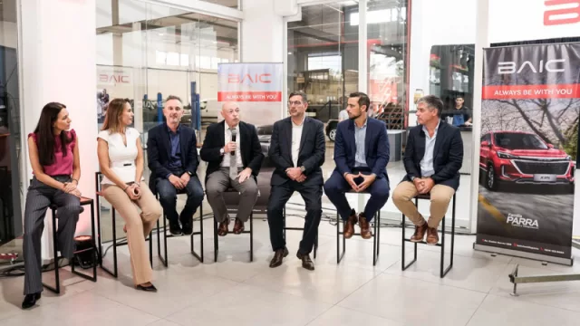 Baic quiere meterse en el top 10 de las marcas más vendidas del país (6.080 autos en camino, alianza con Familia Parra y 72 cuotas con Bancor)