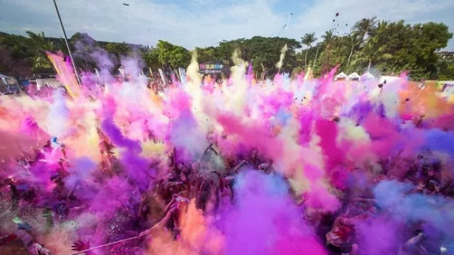 Música, color y diversión al por mayor en la carrera más feliz del mundo.