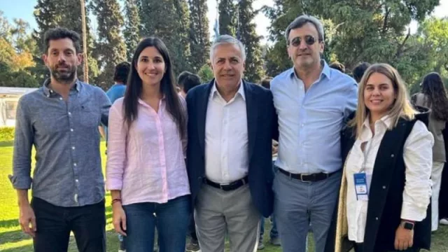 Martín Rappallini junto a jóvenes industriales en Mendoza