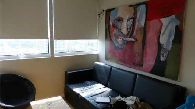 En la oficina de mitre al 500 se percibe el arte por todas las paredes y en todas sus formas.