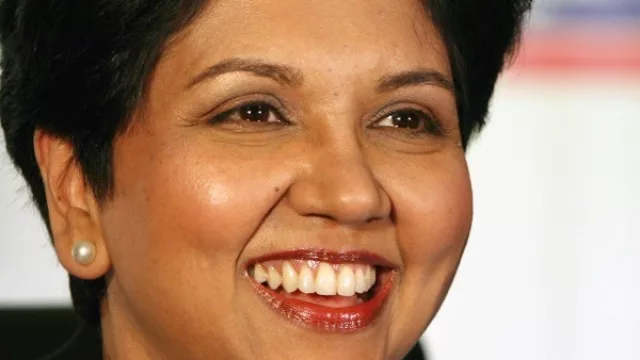 ¿Eres accionista de una empresa? Llega al máximo beneficio: ¡contrata una CEO! (ellas al frente)