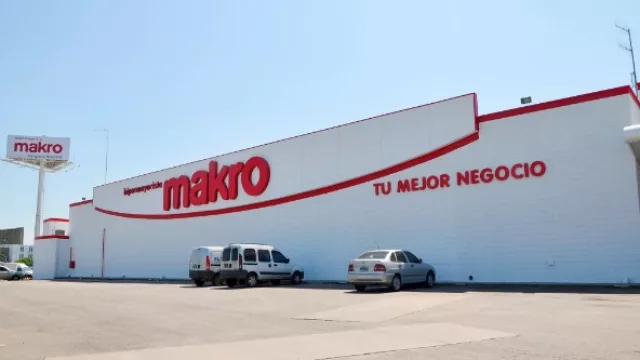 Fachada Makro.