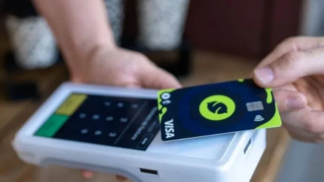 Así es Lemon Card, una tarjeta Visa que transforma en pesos tus cryptos para pagar tus compras (en Córdoba emitirán unas 10.000)