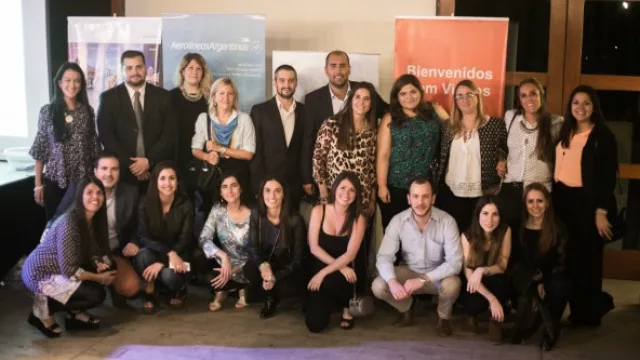 El equipo de Juliá Tours Córdoba junto a los sponsors del evento.