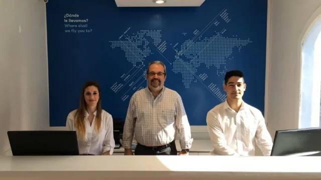 Air Europa abrió sus oficinas en Yrigoyen 562 (a la espera del UX023: MAD-ASU-COR)