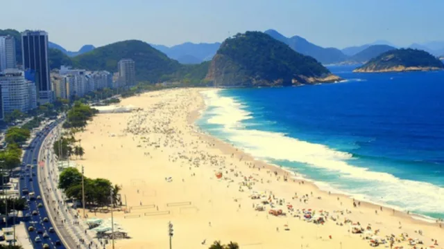 Su atención, por favor... AA anuncia sus vuelos a la playa desde Córdoba...