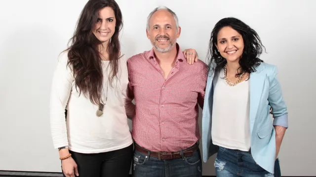 Equipo completo: Soledad Huespe, productora de la sección; Álvaro Corral, fotógrafo y Marianela Russo, jefa Comercial de InfoNegocios.