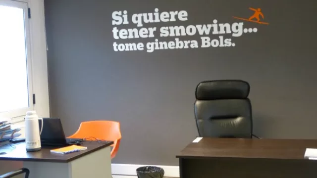 Las frases motivacionales decoran toda la agencia.
