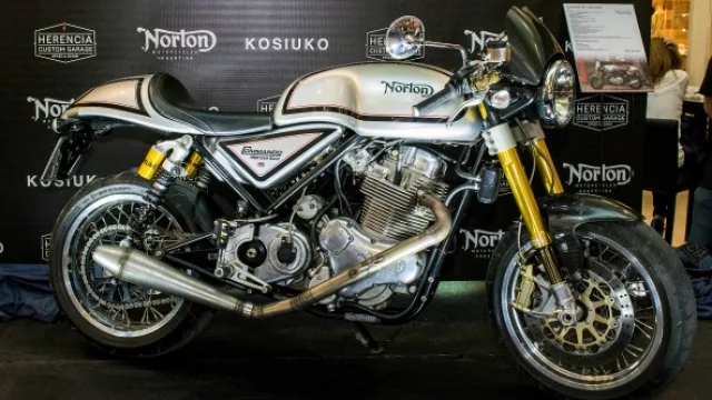 Moto Norton de la nueva línea de la marca, presentada en Villa Allende Shopping.