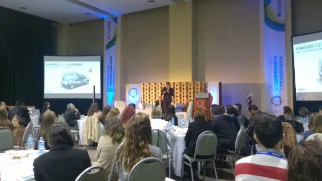 Gayrot disertó sobre las bondades de los autos eléctricos. “Es mentira que tengan menos aceleración que uno convencional”, dijo.