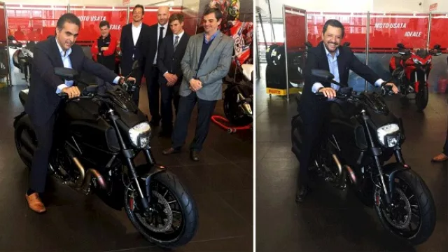 Pablo Di Si y Hernán Vázquez disfrutan de las espectaculares motos Ducati en el showroom de Ducati Córdoba.