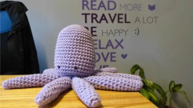 El Sr. Pulposo es la mascota de la oficina.