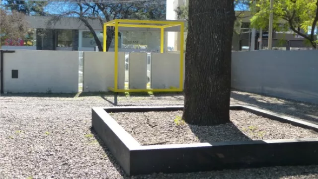 La oficina está ubicada en José Roque Funes 1754.